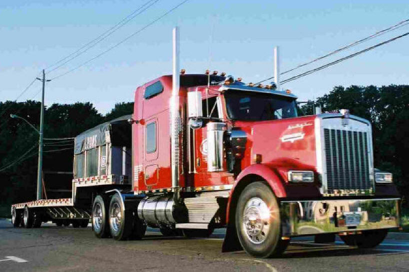 Kenworth heading home from Fergus Truck Show