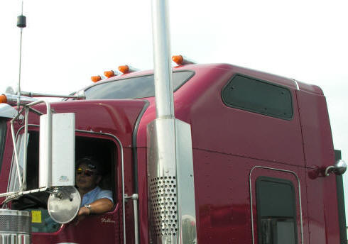 Kenworth exhaust in mirror