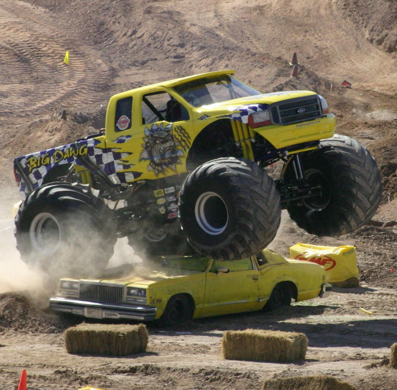 Big Dawg Monster Truck crushing cars and becoming airborne